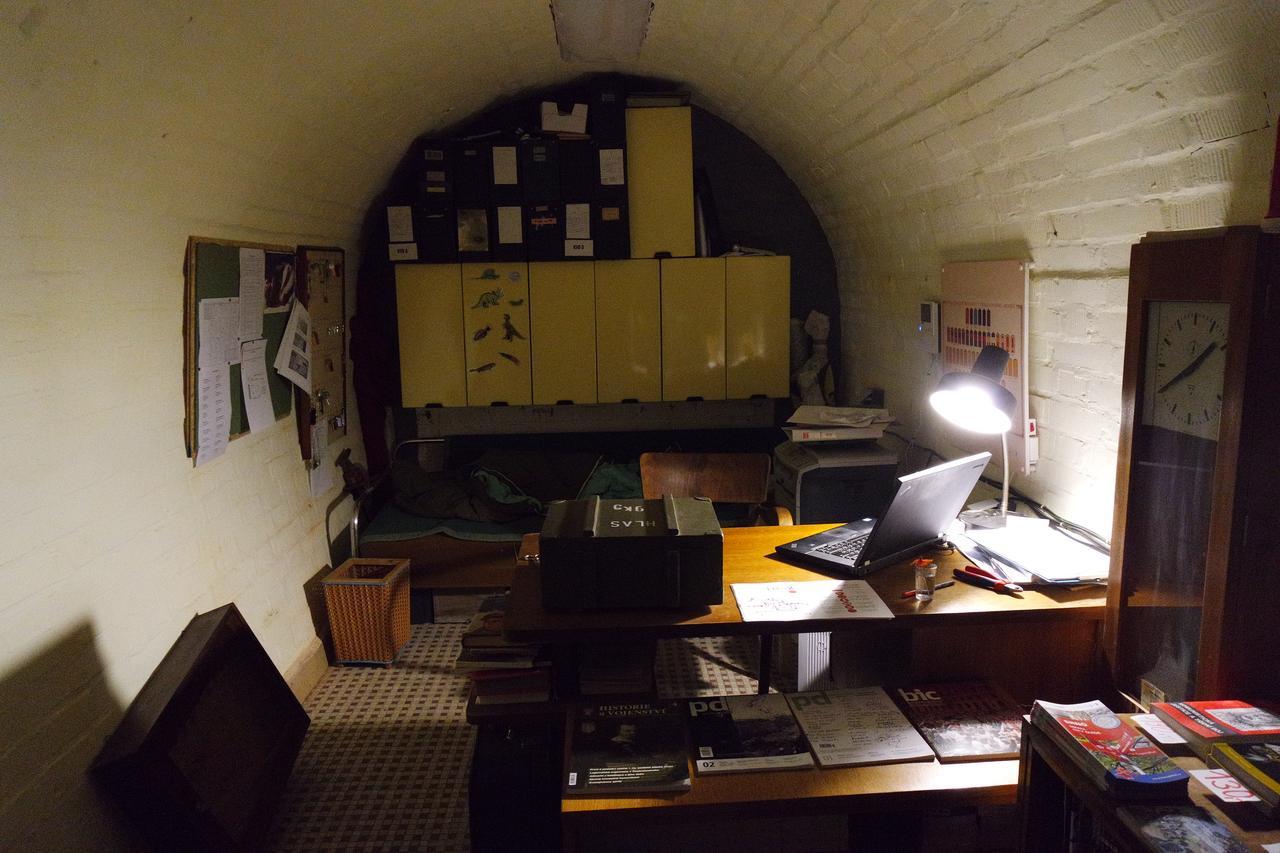 10-z Bunker Hostel *